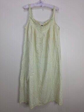 delicates Light Green Embroidered Sleeveless Nightdress
